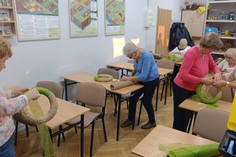 Warsztaty florystyczne dla seniorów - jesienna dekoracja