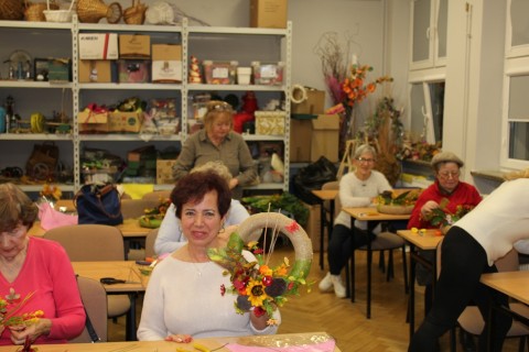 Warsztaty florystyczne dla seniorów - jesienna dekoracja