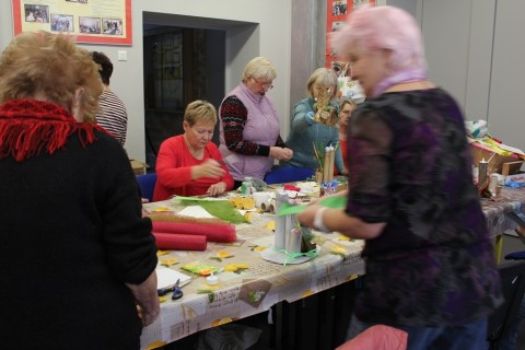 Warsztaty kreatywne dla seniorów - „Bożonarodzeniowy świecznik”
