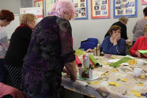 Warsztaty kreatywne dla seniorów - „Bożonarodzeniowy świecznik”
