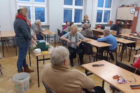 WARSZTATY FLORYSTYCZNE DLA SENIORÓW - STROIKI ŚWIĄTECZNE