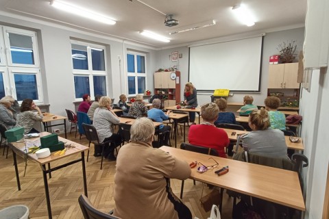 WARSZTATY FLORYSTYCZNE DLA SENIORÓW - STROIKI ŚWIĄTECZNE