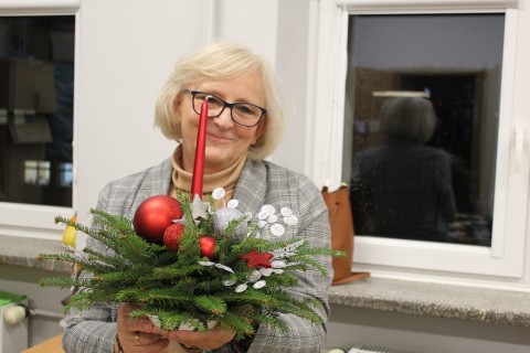 WARSZTATY FLORYSTYCZNE DLA SENIORÓW - STROIKI ŚWIĄTECZNE