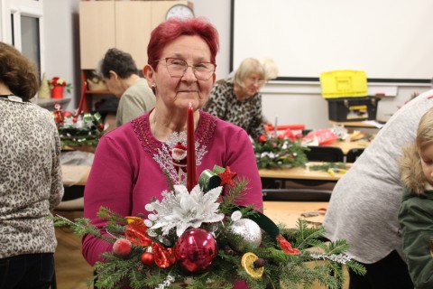 WARSZTATY FLORYSTYCZNE DLA SENIORÓW - STROIKI ŚWIĄTECZNE