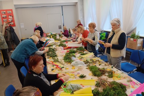 Warsztaty kreatywne dla seniorów - Palma wielkanocna