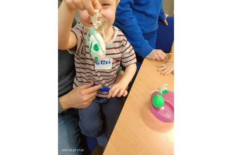 Bawmy się razem - zabawy sensoryczne dla rodziców i dzieci w wieku 3-5
