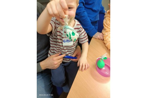 Bawmy się razem - zabawy sensoryczne dla rodziców i dzieci w wieku 3-5
