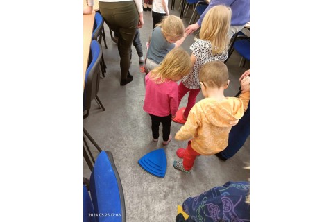 Bawmy się razem - zabawy sensoryczne dla rodziców i dzieci w wieku 3-5
