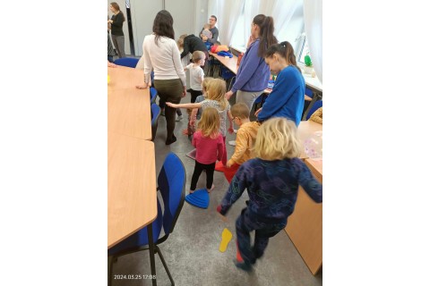 Bawmy się razem - zabawy sensoryczne dla rodziców i dzieci w wieku 3-5