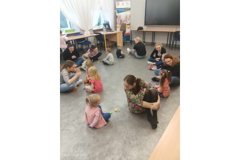 Bawmy się razem - zabawy sensoryczne dla rodziców i dzieci w wieku 3-5
