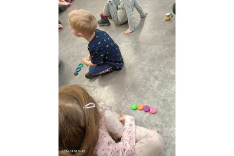 Bawmy się razem - zabawy sensoryczne dla rodziców i dzieci w wieku 3-5