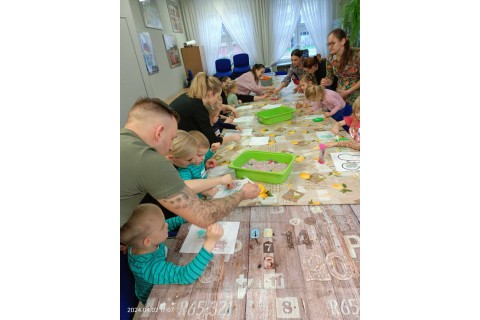 Bawmy się razem - zabawy sensoryczne dla rodziców i dzieci w wieku 3-5