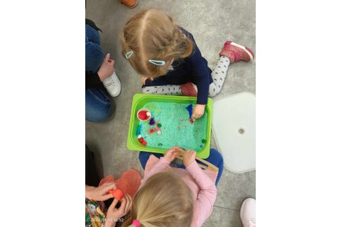 Bawmy się razem - zabawy sensoryczne dla rodziców i dzieci w wieku 3-5