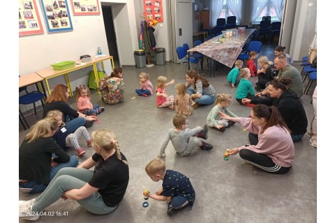 Bawmy się razem - zabawy sensoryczne dla rodziców i dzieci w wieku 3-5