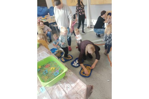 Bawmy się razem - zabawy sensoryczne dla rodziców i dzieci w wieku 3-5