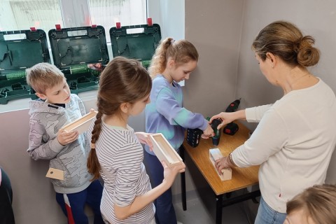 Warsztaty dla dzieci 10+ „Zabawy z drewnem”