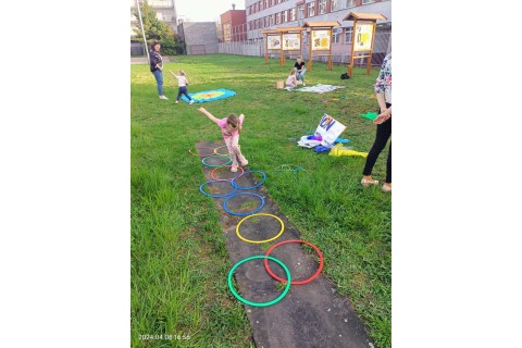 Bawmy się razem - zabawy sensoryczne dla rodziców i dzieci w wieku 3-5