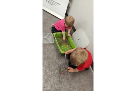 Bawmy się razem - zabawy sensoryczne dla rodziców i dzieci w wieku 3-5
