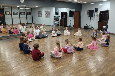  	Zajęcia Rytmodance dla dzieci 4-5,5 lat