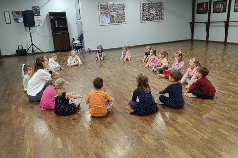  	Zajęcia Rytmodance dla dzieci 4-5,5 lat