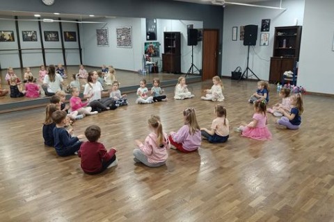  	Zajęcia Rytmodance dla dzieci 4-5,5 lat