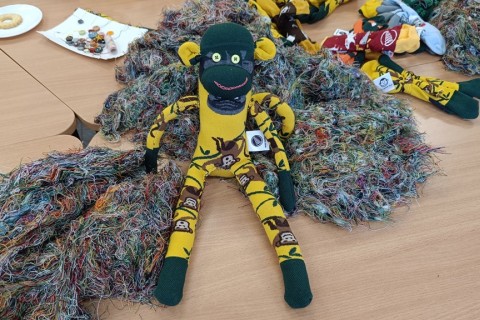 Charytatywna akcja szycia małpek
