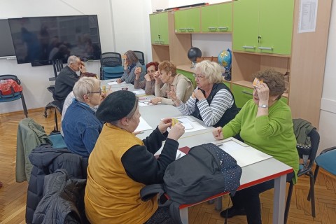 Ćwiczenia pamięci i koncentracji seniorów