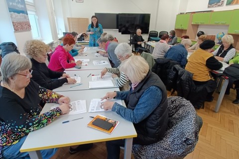 Ćwiczenia pamięci i koncentracji seniorów