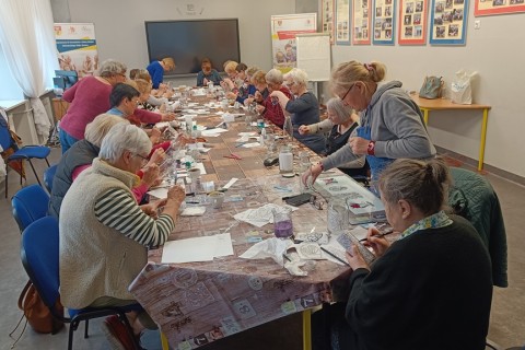 Warsztaty artystyczne dla seniorów - „Malowanie na szkle”