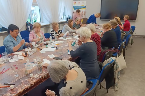 Warsztaty artystyczne dla seniorów - „Malowanie na szkle”
