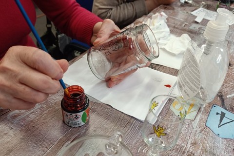 Warsztaty artystyczne dla seniorów - „Malowanie na szkle”