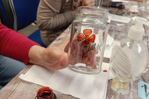 Warsztaty artystyczne dla seniorów - „Malowanie na szkle”