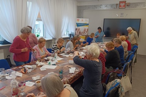 Warsztaty artystyczne dla seniorów - „Malowanie na szkle”