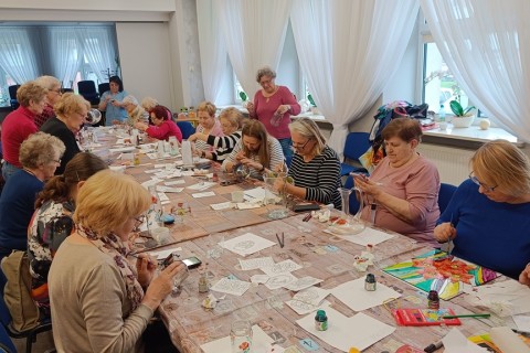 Warsztaty artystyczne dla seniorów - „Malowanie na szkle”