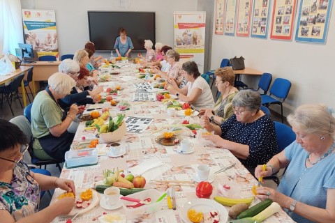 Warsztaty artystyczne dla seniorów - carving