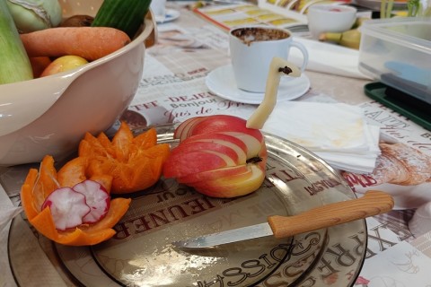 Warsztaty artystyczne dla seniorów - carving