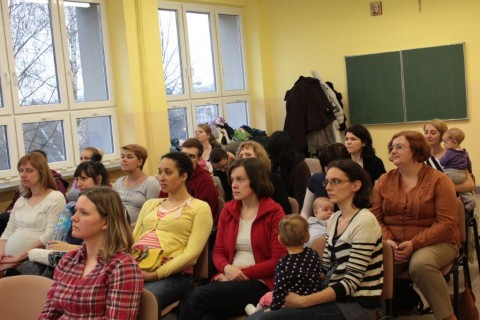 Kwiecień z mamami. Nauka chustowania