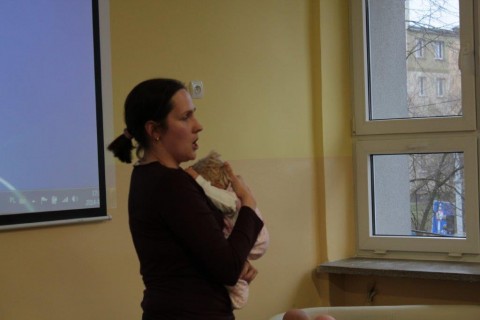 Kwiecień z mamami. Nauka chustowania