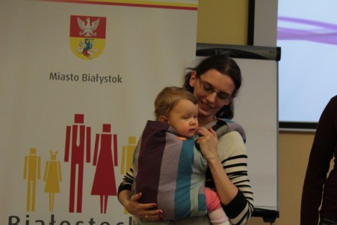 Kwiecień z mamami. Nauka chustowania