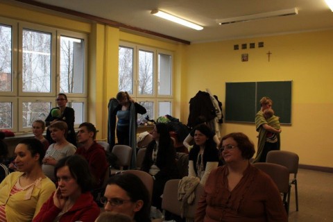 Kwiecień z mamami. Nauka chustowania