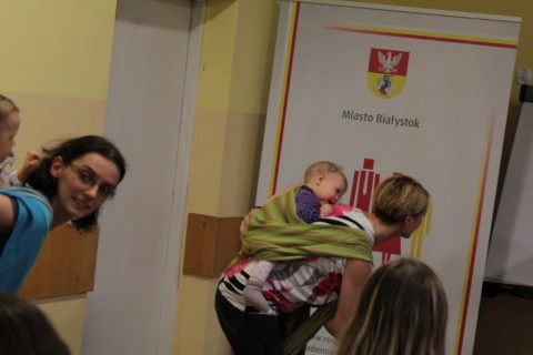 Kwiecień z mamami. Nauka chustowania
