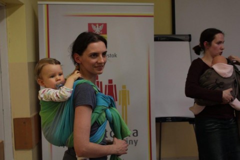 Kwiecień z mamami. Nauka chustowania