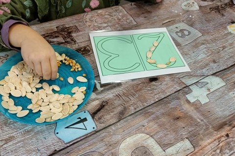 Bawmy się razem - zabawy sensoryczne dla rodziców z dziećmi w wieku 4-5 lat