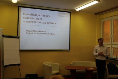 Jak brat z siostrą czy pies z kotem? - o relacjach między rodzeństwem