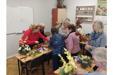 Warsztaty florystyczne dla seniorów - kompozycje na groby