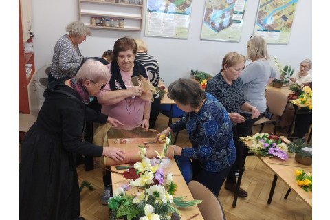 Warsztaty florystyczne dla seniorów - kompozycje na groby