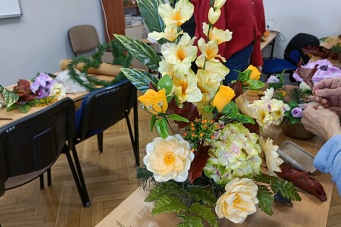 Warsztaty florystyczne dla seniorów - kompozycje na groby