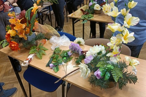 Warsztaty florystyczne dla seniorów - kompozycje na groby