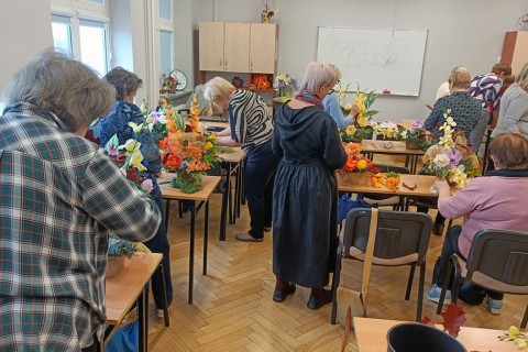 Warsztaty florystyczne dla seniorów - kompozycje na groby