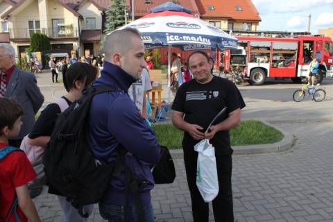 Festyn rodzinny na placu przed Kościołem NMP Królowej Rodzin